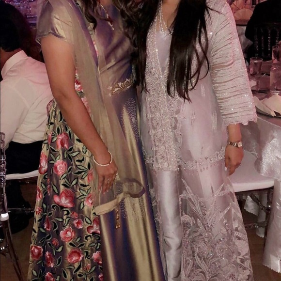 Pakistani Shalwar Kameez - Picture 2 of 3